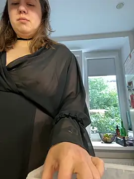 Snapshot of SuzieMurray chatting on September 20, 2025, 10:09 am SuzieMurray online show from September 20, 2025, 10:09 am