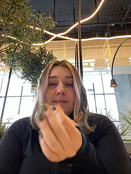 Snapshot of SuzieMurray chatting on March 4, 2025, 11:29 am SuzieMurray online show from March 4, 2025, 11:29 am