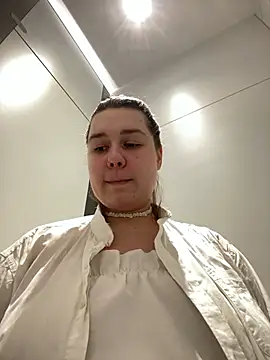 Snapshot of SuzieMurray chatting on March 18, 2025, 11:22 am SuzieMurray online show from March 18, 2025, 11:22 am