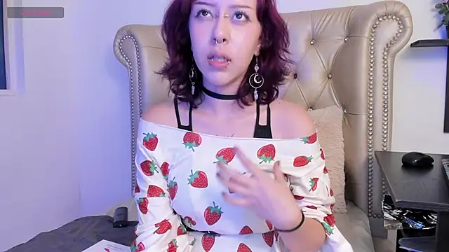 Snapshot of AlexaFoxy18 chatting on February 12, 2025, 4:23 am AlexaFoxy18 online show from February 12, 2025, 4:23 am