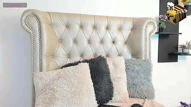 Snapshot of AlexaFoxy18 chatting on February 14, 2025, 5:41 am AlexaFoxy18 online show from February 14, 2025, 5:41 am