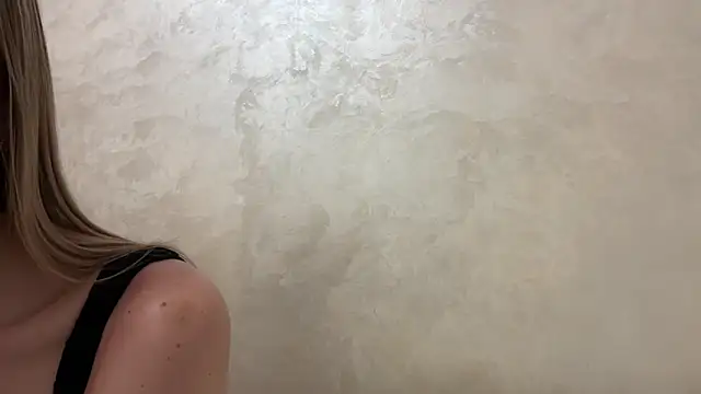 Snapshot of CaitlinaJayne23 chatting on November 21, 2025, 4:33 am CaitlinaJayne23 online show from November 21, 2025, 4:33 am