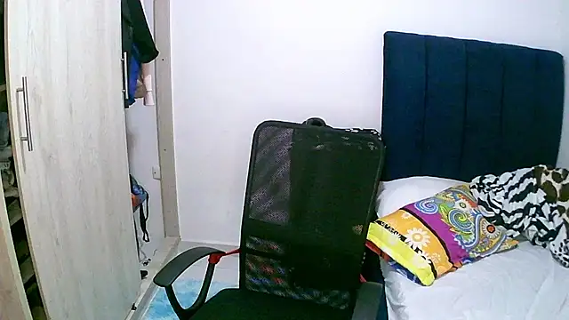 sexy diamante  online show from March 12, 2026, 5:06 pm