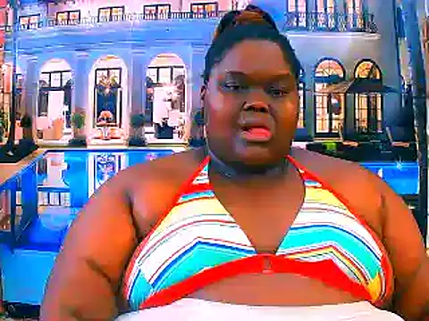 Snapshot of EbonyHotBuns chatting on April 22, 2026, 6:36 pm EbonyHotBuns online show from April 22, 2026, 6:36 pm