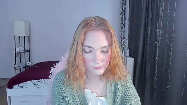 Snapshot of ReddHotPipper chatting on October 6, 2025, 2:35 am ReddHotPipper online show from October 6, 2025, 2:35 am