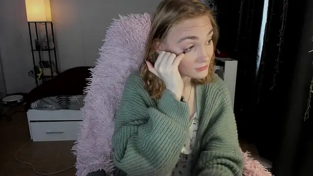 Snapshot of ReddHotPipper chatting on November 28, 2025, 3:17 am ReddHotPipper online show from November 28, 2025, 3:17 am