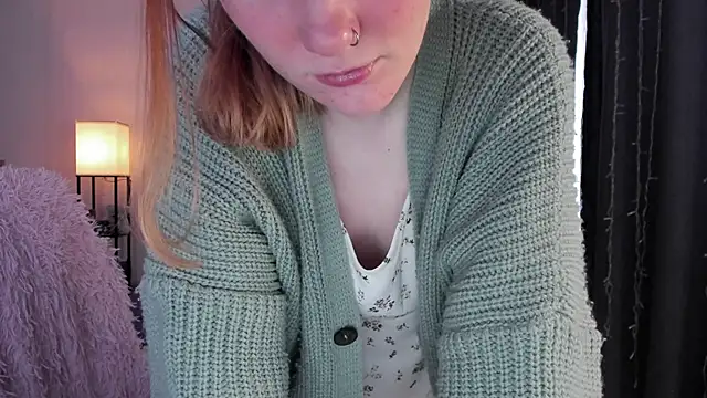 ReddHotPipper online show from April 17, 2026, 4:04 am