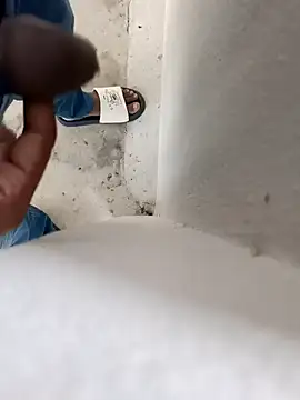 nick05inch online show from October 2, 2025, 11:57 am