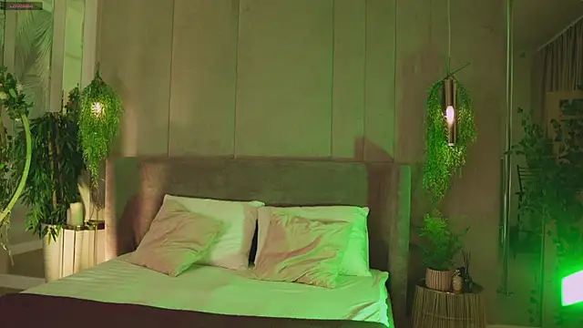 Snapshot of Smiley_Mia chatting on November 21, 2025, 5:06 am Smiley Mia online show from November 21, 2025, 5:06 am