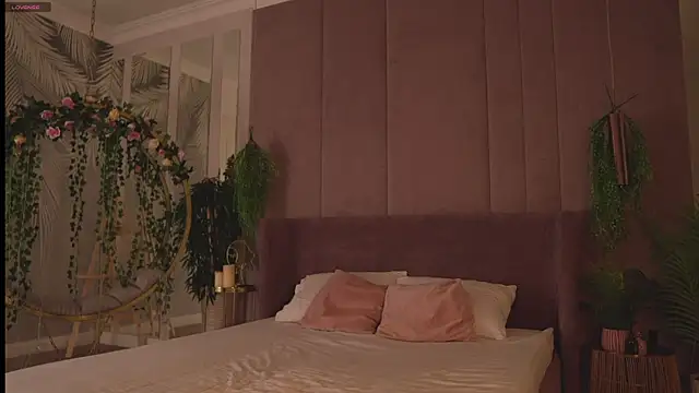 Snapshot of Smiley_Mia chatting on November 16, 2025, 5:01 am Smiley Mia online show from November 16, 2025, 5:01 am