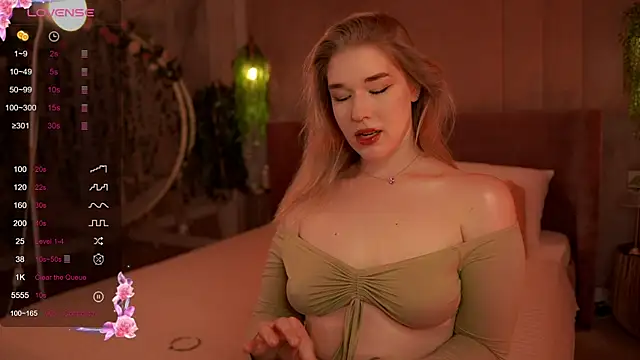 Snapshot of Smiley_Mia chatting on September 10, 2025, 7:24 pm Smiley Mia online show from September 10, 2025, 7:24 pm