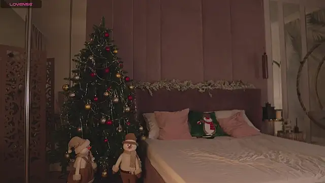 Snapshot of Smiley_Mia chatting on December 14, 2025, 5:02 am Smiley Mia online show from December 14, 2025, 5:02 am