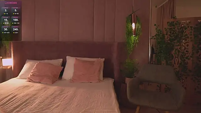 Snapshot of Smiley_Mia chatting on November 24, 2025, 5:18 am Smiley Mia online show from November 24, 2025, 5:18 am