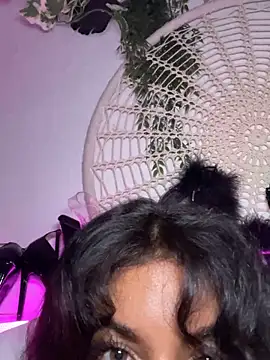 Snapshot of AlyssaHottv_ chatting on December 16, 2025, 11:53 pm AlyssaHottv online show from December 16, 2025, 11:53 pm