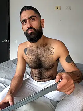 Snapshot of Drogamma chatting on November 9, 2025, 9:08 pm Drogamma online show from November 9, 2025, 9:08 pm