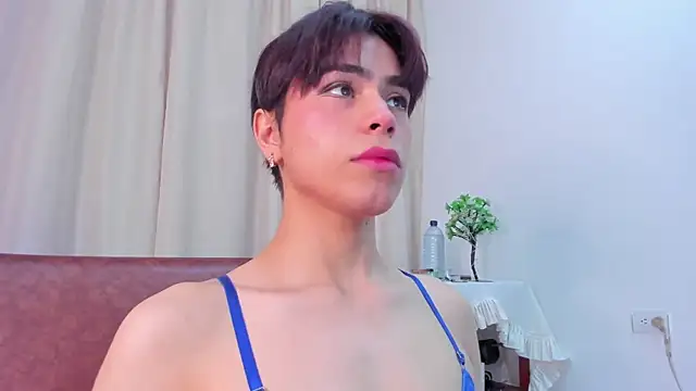 Snapshot of Little_michell chatting on January 30, 2025, 12:27 pm Little michell online show from January 30, 2025, 12:27 pm