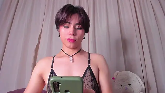 Snapshot of Little_michell chatting on March 19, 2025, 12:59 am Little michell online show from March 19, 2025, 12:59 am