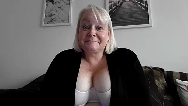Snapshot of ANNIE_XXXUK chatting on January 15, 2025, 1:52 pm ANNIE XXXUK online show from January 15, 2025, 1:52 pm
