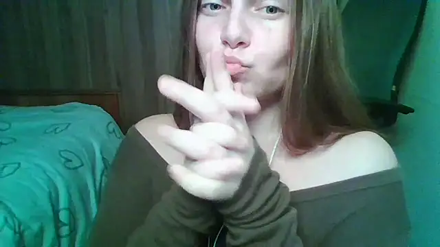 Evasapples online show from February 18, 2026, 10:06 pm