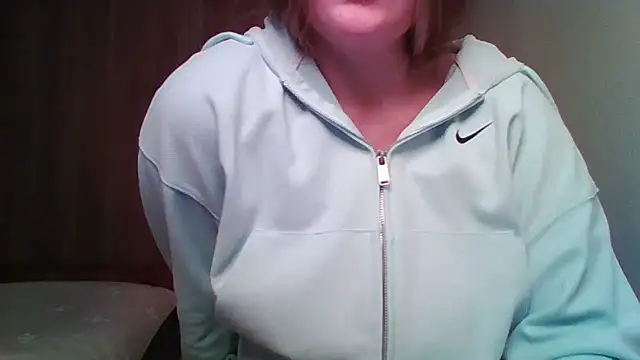 Evasapples online show from November 16, 2025, 6:01 pm