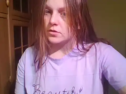 Snapshot of Evasapples chatting on February 9, 2025, 8:45 pm Evasapples online show from February 9, 2025, 8:45 pm