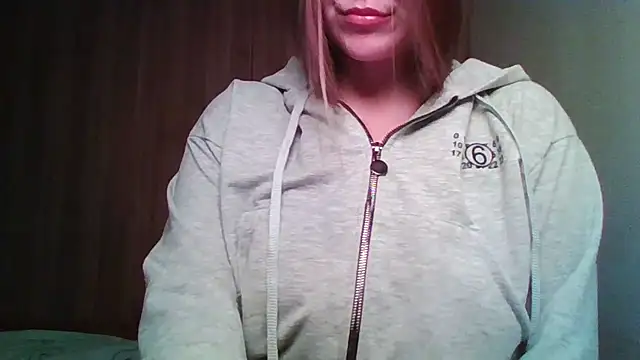 Evasapples online show from May 17, 2026, 7:47 pm