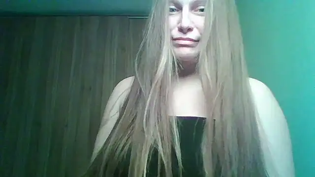 Evasapples online show from February 12, 2026, 10:20 pm