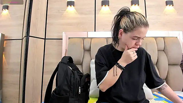 dorothy vegga online show from December 19, 2025, 3:43 am