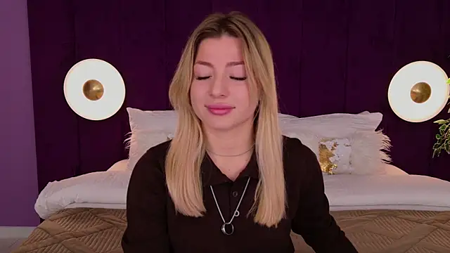 Snapshot of HelenaMorgan chatting on November 5, 2025, 3:09 am HelenaMorgan online show from November 5, 2025, 3:09 am