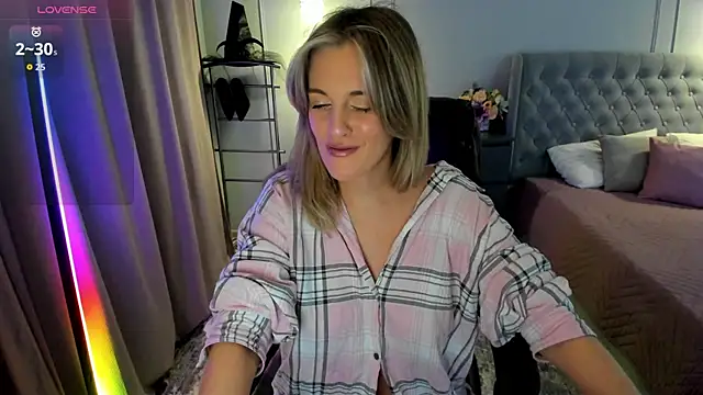 Snapshot of I_D_A chatting on December 14, 2025, 12:17 am I D A online show from December 14, 2025, 12:17 am