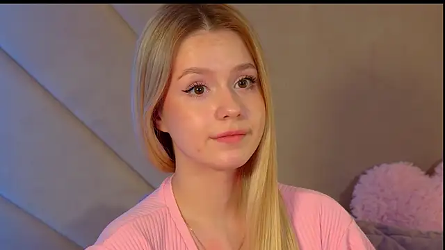 MilanaBalmain online show from March 1, 2026, 6:35 am