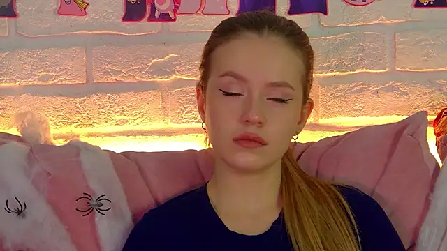 Snapshot of MilanaBalmain chatting on November 1, 2025, 8:19 am MilanaBalmain online show from November 1, 2025, 8:19 am