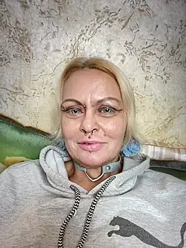 Snapshot of Gardener_of_Illusions chatting on June 3, 2026, 4:01 pm Gardener of Illusions online show from June 3, 2026, 4:01 pm