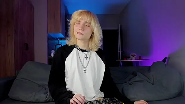 Snapshot of Gregory_Byyrd chatting on March 18, 2025, 7:22 pm Gregory Byyrd online show from March 18, 2025, 7:22 pm