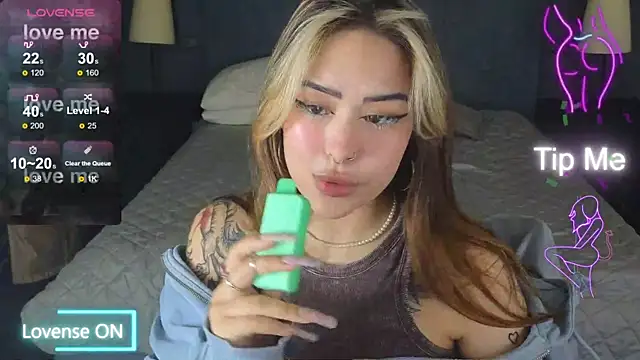 baby  kim online show from November 18, 2025, 5:22 am