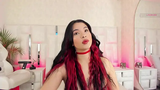 im nika  online show from October 29, 2025, 12:26 pm