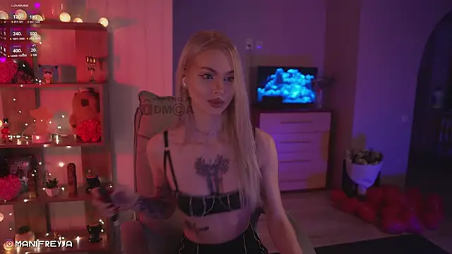 ManiFreyja online show from March 12, 2025, 8:20 pm