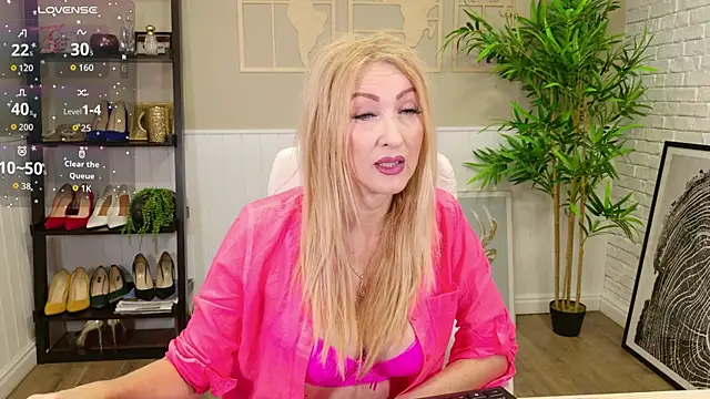 Snapshot of LadyLeea chatting on December 5, 2025, 5:28 am LadyLeea online show from December 5, 2025, 5:28 am