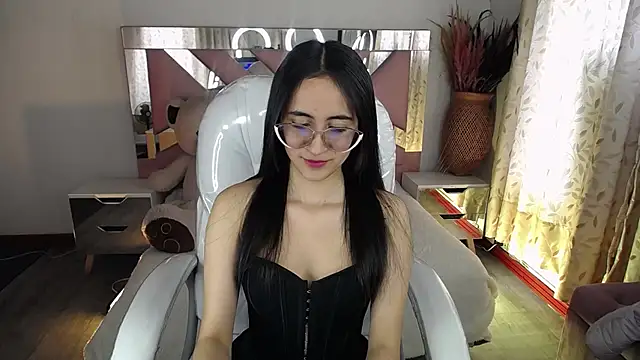 Mia Fischer online show from November 13, 2025, 5:06 pm