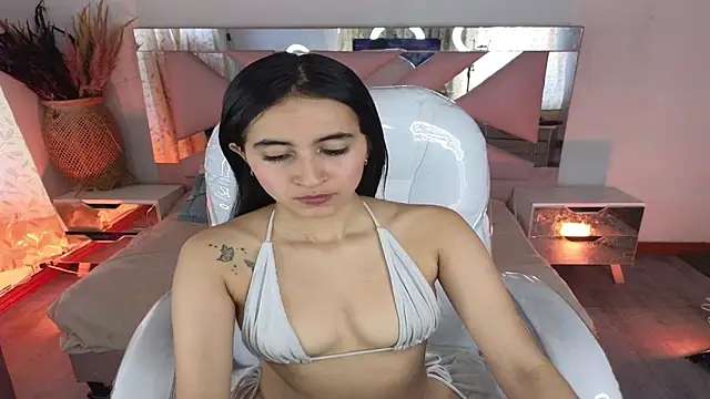 Mia Fischer online show from December 4, 2025, 7:13 pm