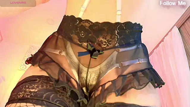 Snapshot of Ladydream1 chatting on November 15, 2025, 12:25 am Ladydream1 online show from November 15, 2025, 12:25 am