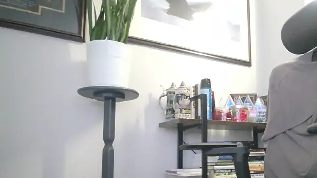 Leo Sanders online show from April 17, 2026, 12:19 pm