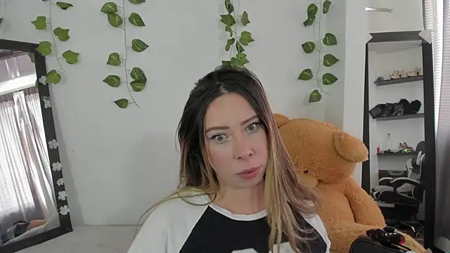 JanneKim online show from October 16, 2025, 8:06 pm