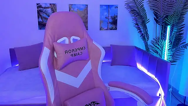 Snapshot of LianaBright chatting on February 4, 2025, 9:07 am LianaBright online show from February 4, 2025, 9:07 am