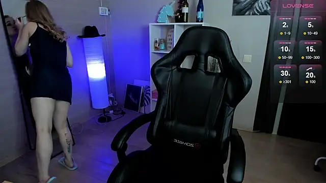 Snapshot of LianaBright chatting on October 18, 2025, 2:35 am LianaBright online show from October 18, 2025, 2:35 am