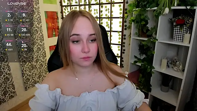 Snapshot of LianaBright chatting on March 9, 2025, 2:07 am LianaBright online show from March 9, 2025, 2:07 am