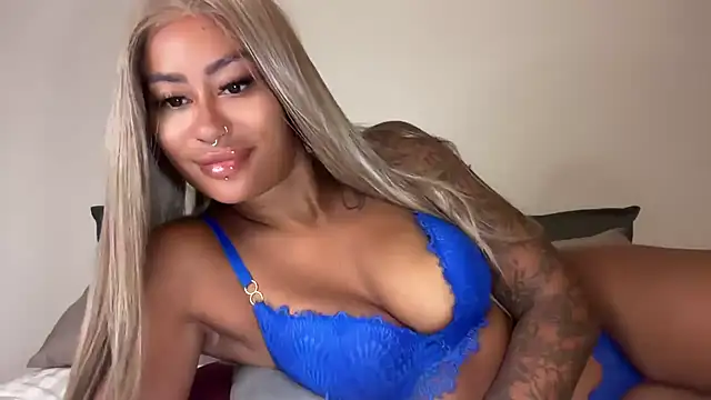 Snapshot of CoCo-Queen chatting on January 13, 2025, 3:12 am CoCo-Queen online show from January 13, 2025, 3:12 am