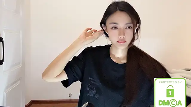 Snapshot of SarahYang chatting on May 12, 2026, 8:32 am SarahYang online show from May 12, 2026, 8:32 am