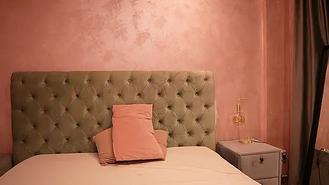 Snapshot of LucyWilow chatting on February 6, 2026, 5:36 am LucyWilow online show from February 6, 2026, 5:36 am