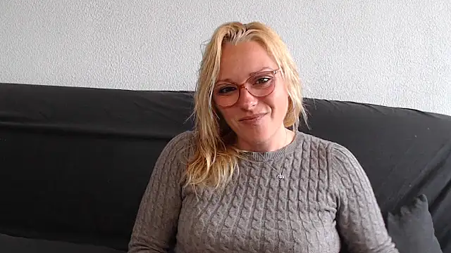 Doucelouve9 online show from February 28, 2026, 1:55 pm